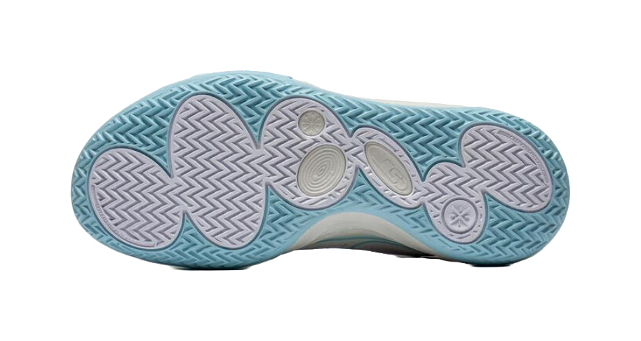 Kids low-top sneaker outsole in light blue with herringbone and circular traction tread