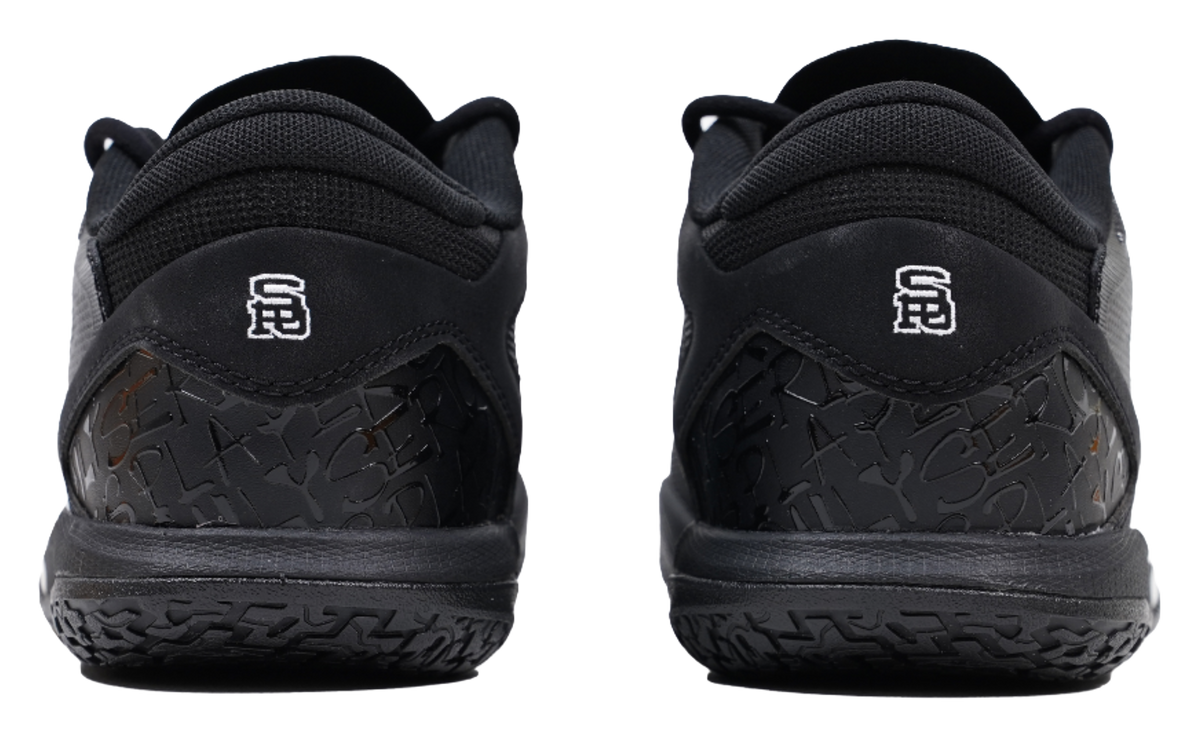Low-top basketball shoes, black heel with logo patch and textured tread outsole