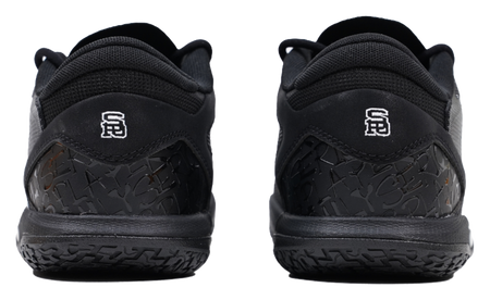 Low-top basketball shoes, black heel with logo patch and textured tread outsole