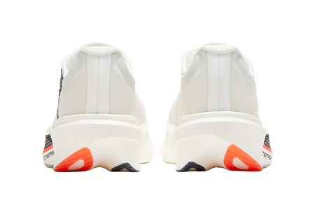 Unisex low running shoes heel view, white back with orange accent on midsole