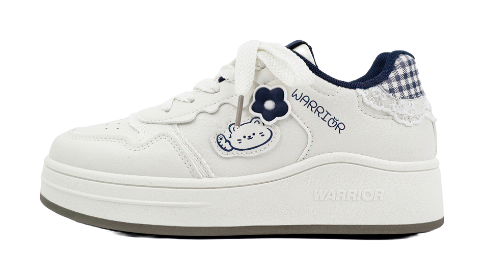 Warrior Warrior's niche original design is sweet and cute, with a campus style of winter and thick plush insulation. The two cotton white shoes are trendy, fashionable, versatile, lightweight, comfortable, height increasing, balanced, wear-resistant,