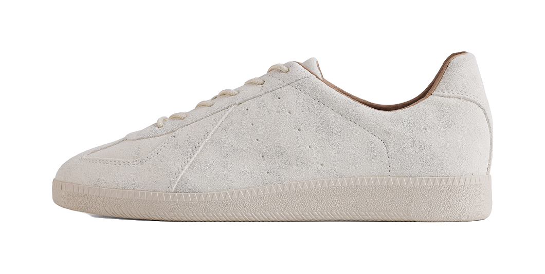 Low-top training sneakers in light white, lace-up, textured upper, gum rubber sole