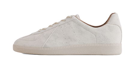 Low-top training sneakers in light white, lace-up, textured upper, gum rubber sole