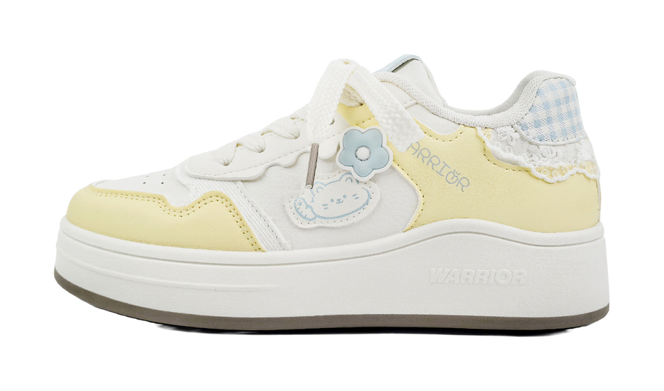 Warrior Warrior's niche original design is sweet and cute, with a campus style of winter and thick plush insulation. The two cotton white shoes are trendy, fashionable, versatile, lightweight, comfortable, height increasing, balanced, wear-resistant,