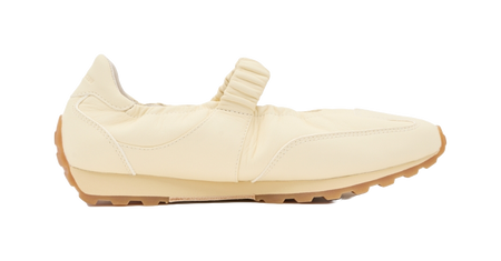 Light yellow Mary Jane low-top shoes with top strap and curved toe design