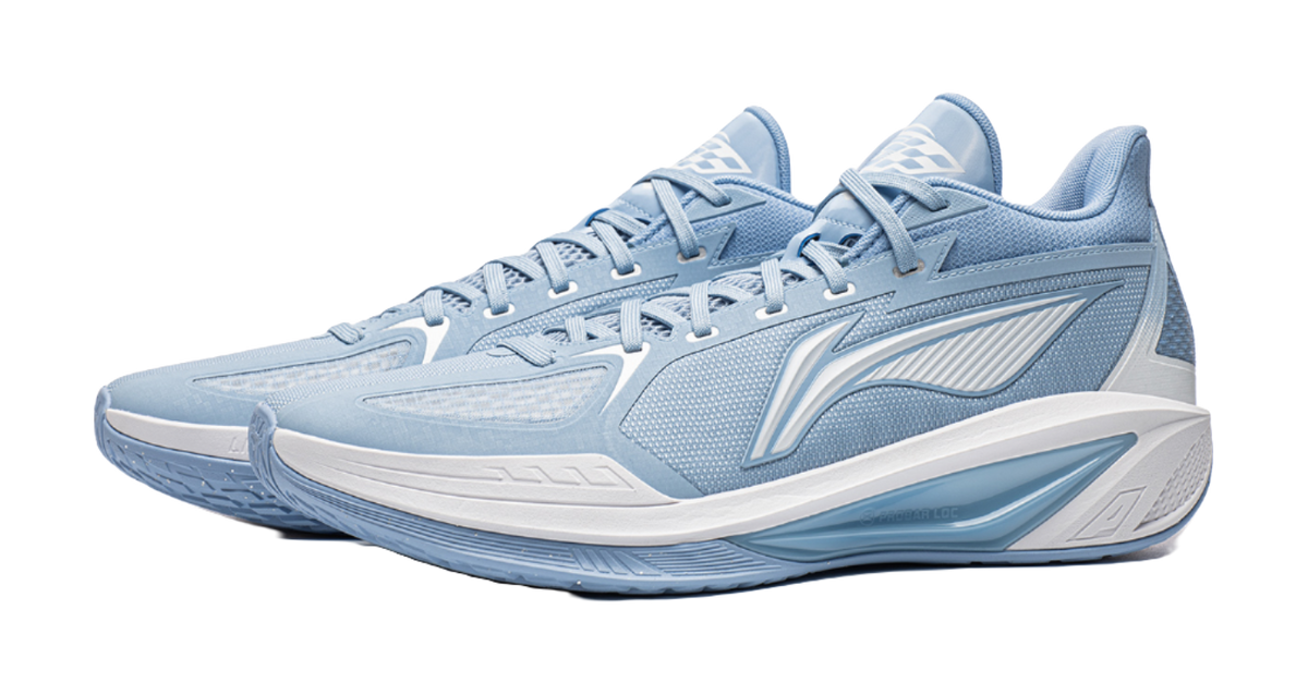 Li Ning low-top basketball shoes, angled side view with cushioned collar