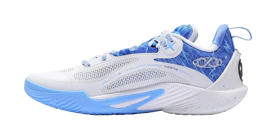 Unisex basketball shoe in white and blue, lace-up, low-profile design