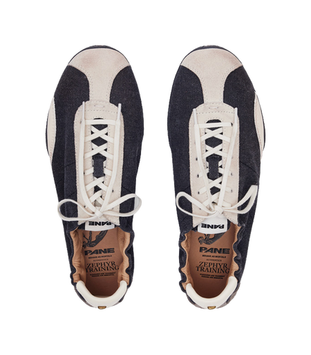PANE low-top training shoes, front view, white laces on dark uppers