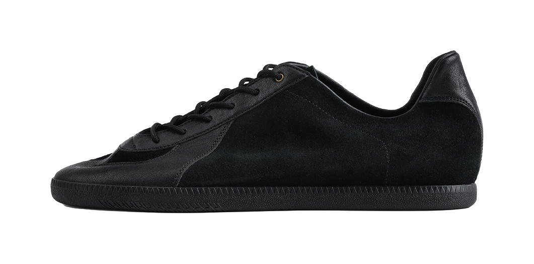 Black suede low-top lace-up training shoes with flat rubber sole