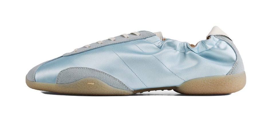 Light blue cow leather low-top casual shoes with lace-up front and tan sole.