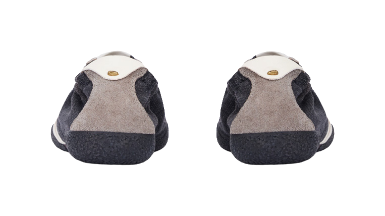 PANE low-top training shoes, back view with light gray heel panel and dark sole