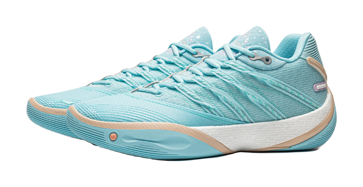 Light blue lace-up low basketball shoe with textured upper and contrast sole