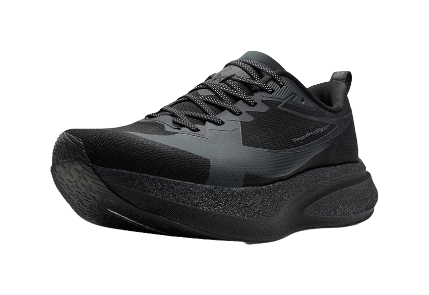 Men's low-top training running shoes in black with sporty side panels and laces