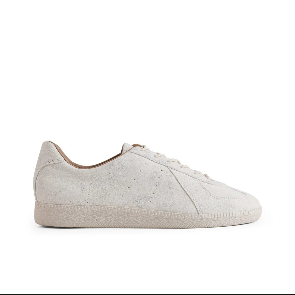 A white leather low-top sneaker shown in side profile on a white background, with black letterboxing and a phone app interface around it. Text below reads 'SNOW CORN 5246'.