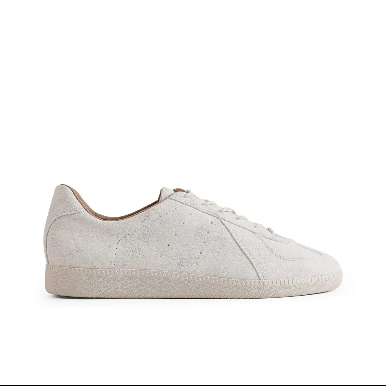 A white leather low-top sneaker shown in side profile on a white background, with black letterboxing and a phone app interface around it. Text below reads 'SNOW CORN 5246'.