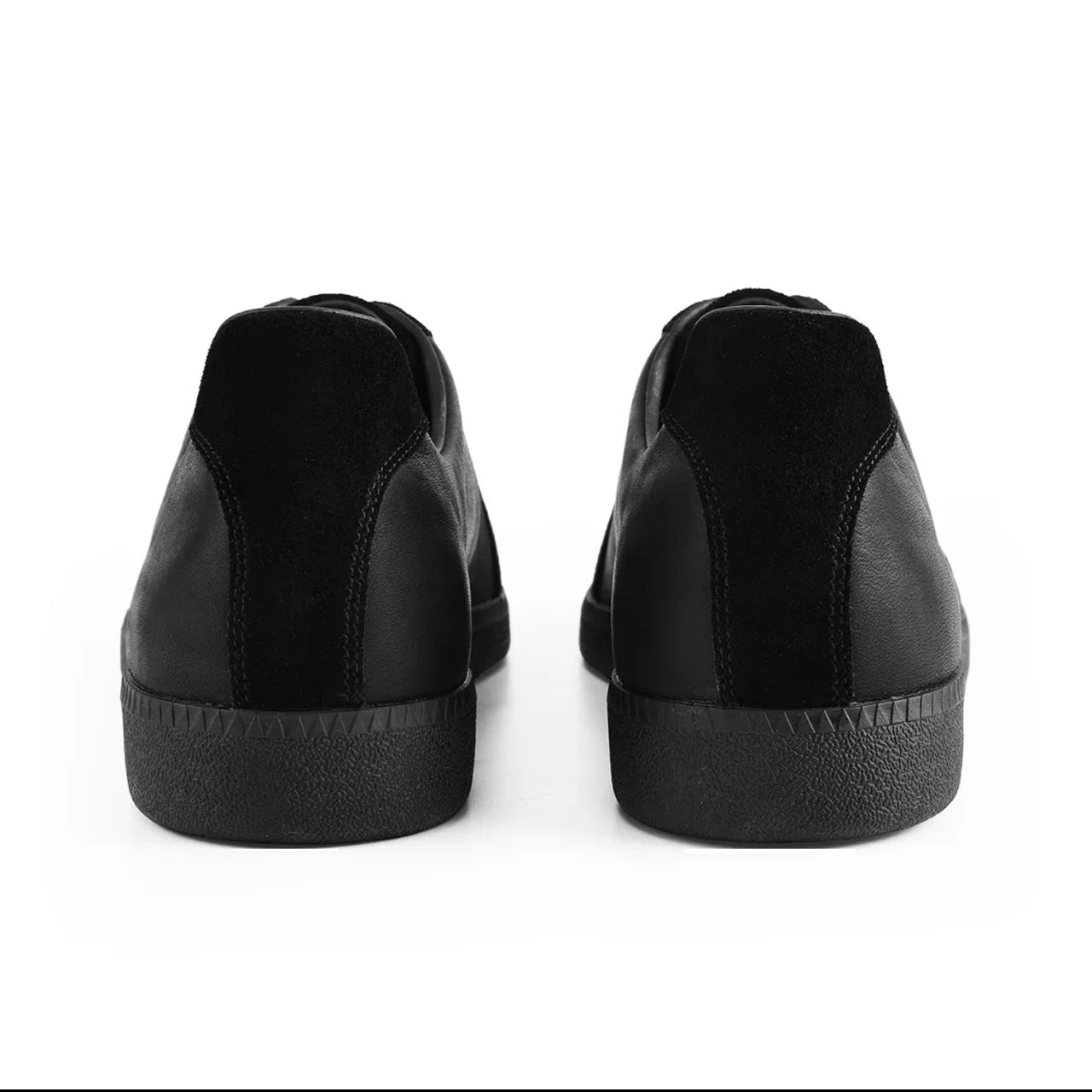 Black slip-on sneakers shown from the back, displayed on a white background within a mobile app screenshot. The text below indicates 'BLACK STORK 5265'.