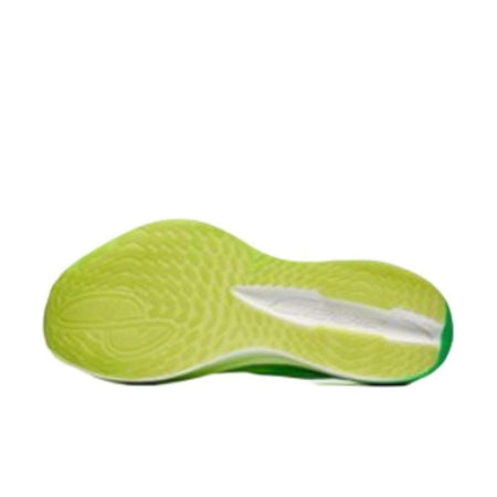 A lime green athletic shoe insole shown from the underside on a white background, with Chinese text below and a black phone-status-bar border around the screenshot.